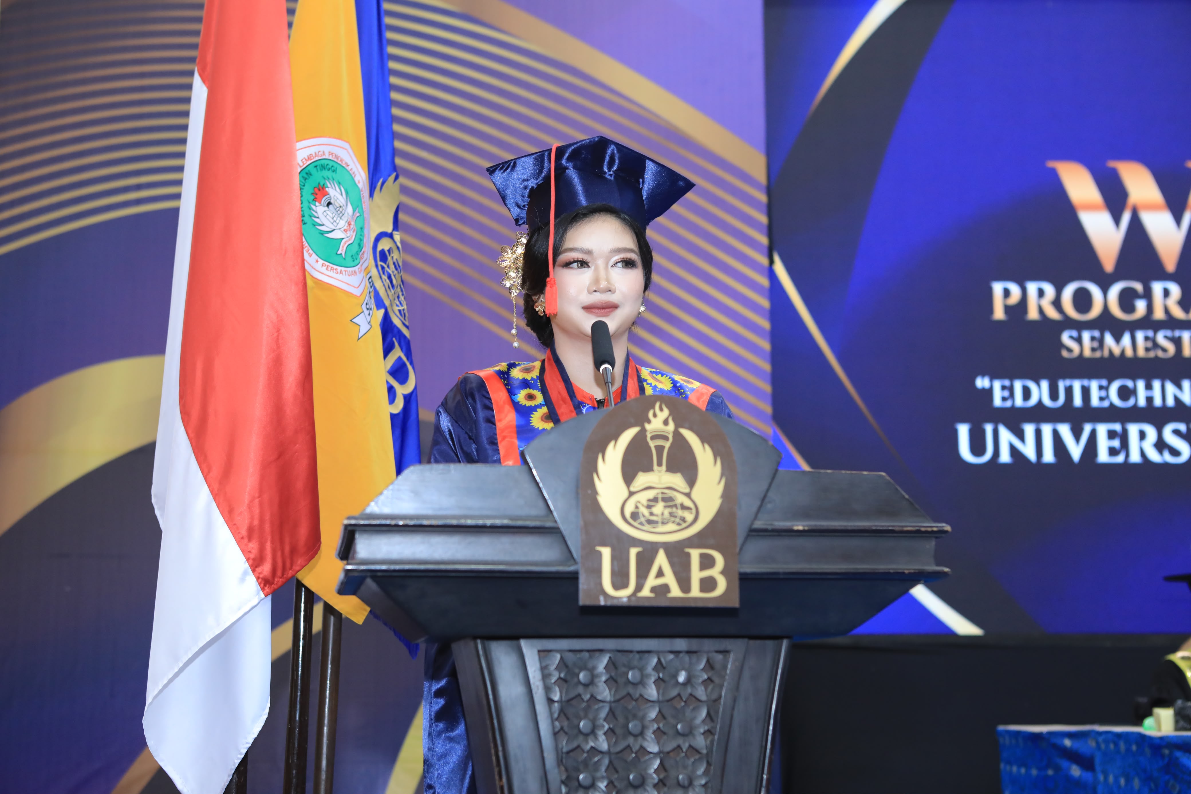 Diva Aprilia Trisha Utami Raih Predikat Wisudawan Berprestasi Bidang Akademik