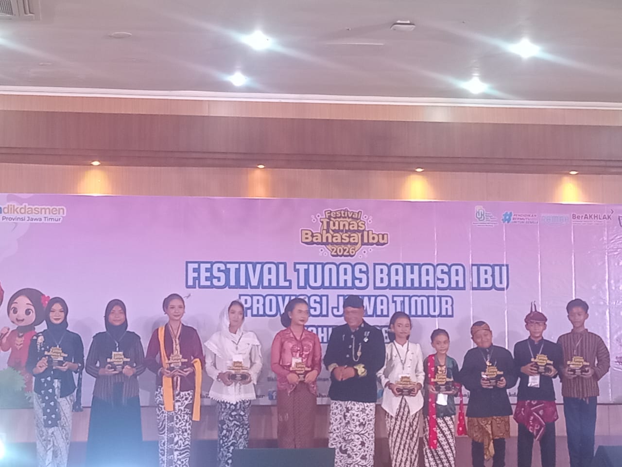 Festival Tunas Bahasa Ibu Digelar di Surabaya, Siswa SD SMP Se-Jawa Timur Unjuk Prestasi dalam Lomba Bahasa Jawa